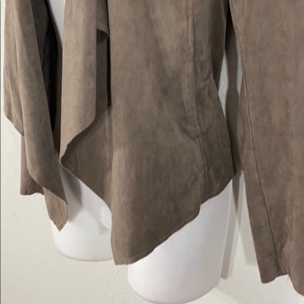 Kut from the Kloth Tayanita taupe vegan suede open jacket - Picture 8 of 11
